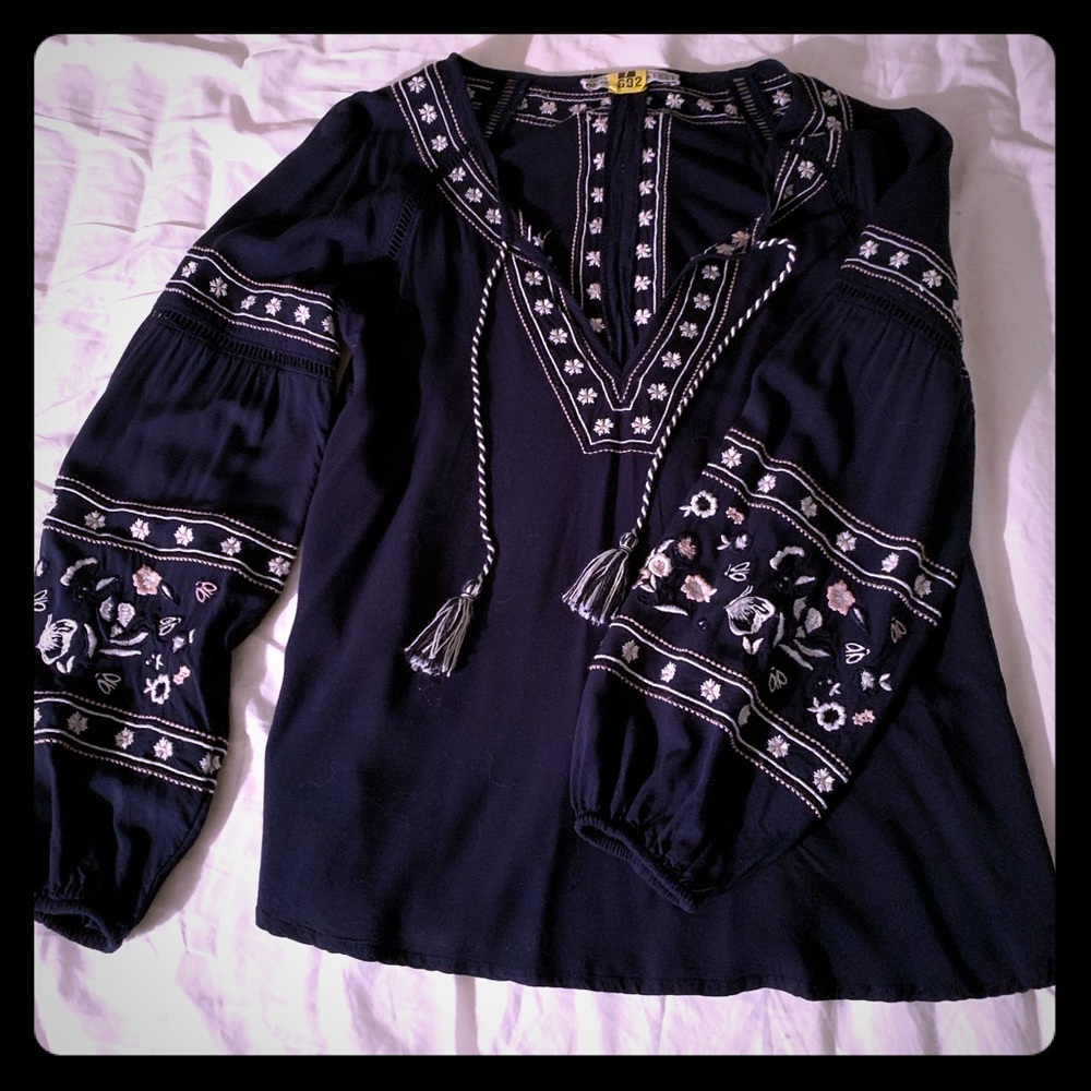 Abercrombie and Fitch navy blue peasant top - Picture 1 of 4